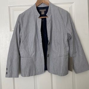 Kenar - light navy/white cropped blazer.